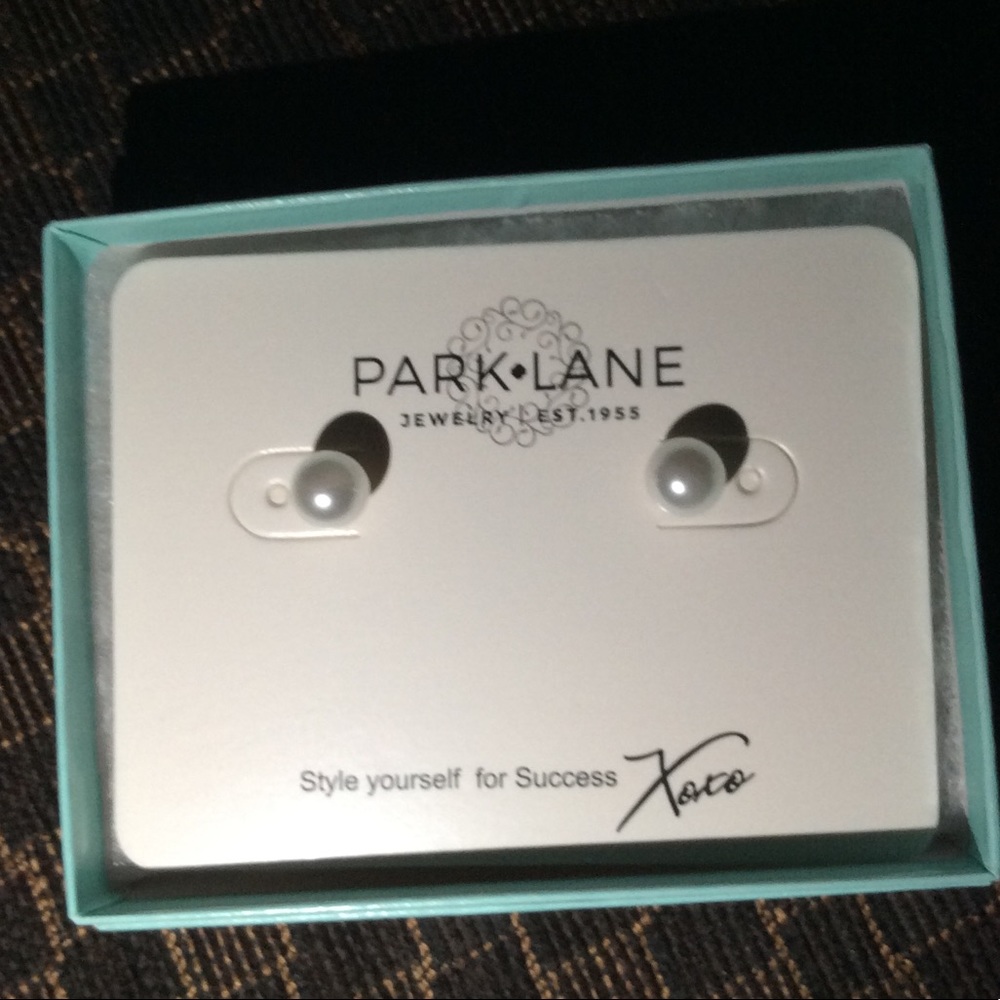 Park Lane pearl earrings
